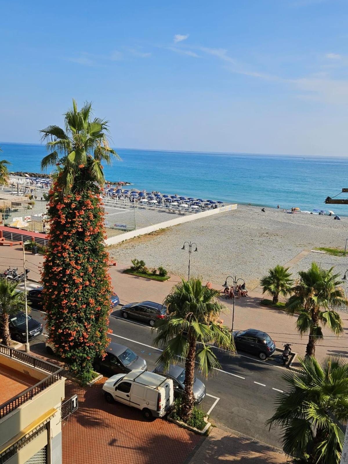 Casa Al Mare Angela Apartment Ventimiglia Luaran gambar